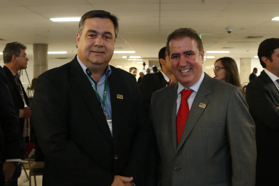 Prefeito de Apucarana Beto Preto com o prefeito de Campinas –SP, Jonas Donizetti. (Fotos – reprodução/Andre Veronez)