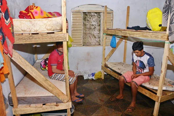 Trabalhadores denunciaram condições precárias de alojamento. Foto: Sérgio Rodrigo
