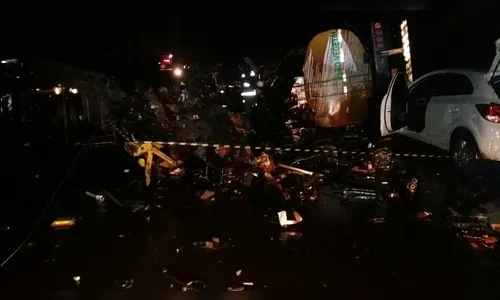 Acidente envolvendo carreta e caminhão mata motorista em Arapongas