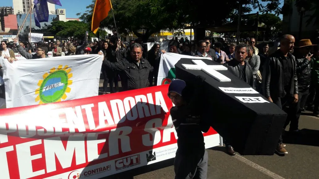 Manifestantes deram a volta na Praça Rui Barbosa. Foto: Fernanda Neme