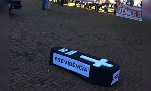 
						
							Apucarana tem protesto contra reformas trabalhista e da Previdência
						
						