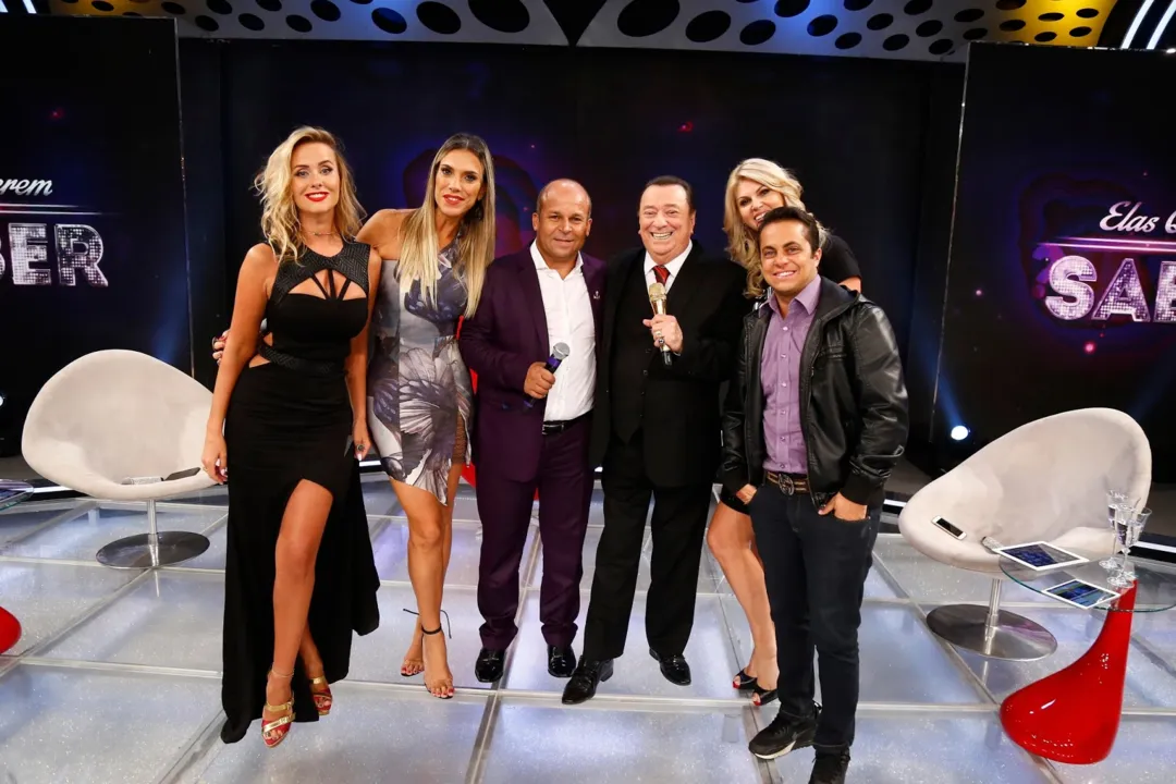 Val Marchiori, Thammy Miranda, Ciça Camargo e Lola Melnick, com Carlinos e Raul Gil - Foto - vistolivre.com