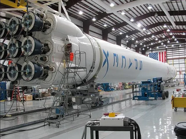 Lançamento do foguete Falcon 9 estava previsto para primeira hora da manhã de hoje - Foto: Space X