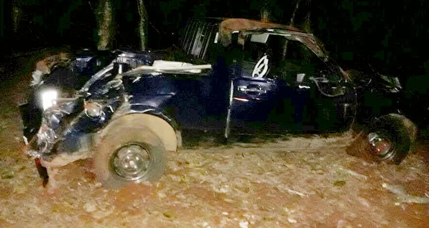 VW Saveiro ficou destruída após capotar na rodovia. Foto: blog do Berimbau