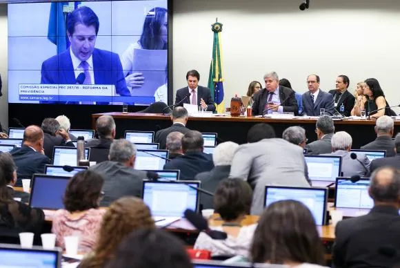 deputado Arthur Maia apresenta seu relatório na Comissão Especial que analisa a proposta de emenda à Constituição 287/16, da reforma da Previdência. FOTO: Marcelo Camargo/Agência Brasil