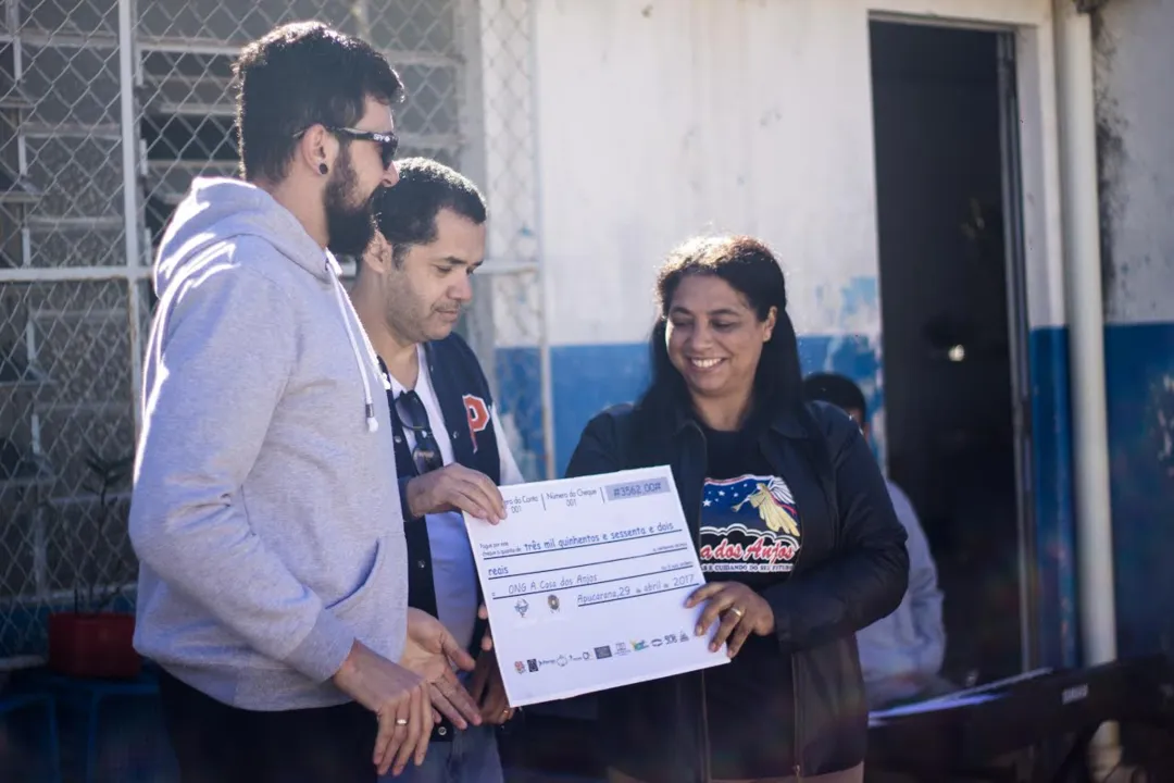 Presidente da ONG recebeu cheque no valor de R$ 3,5 mil. Foto: Divulgação