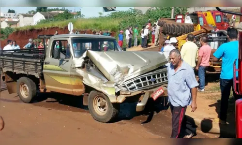 
							Caminhonete e retroescavadeira colidem em Ivaiporã
						
						