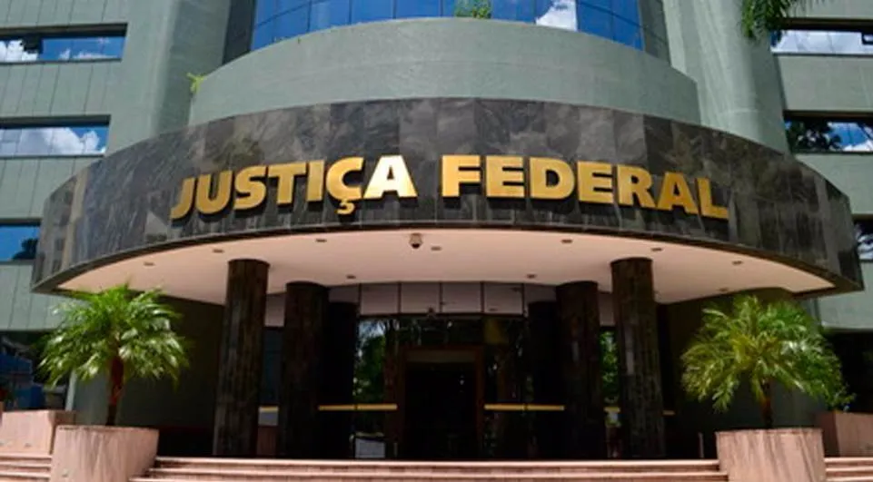 Fachada do prédio da Justiça Federal em Curitiba - Foto: Agência Brasil