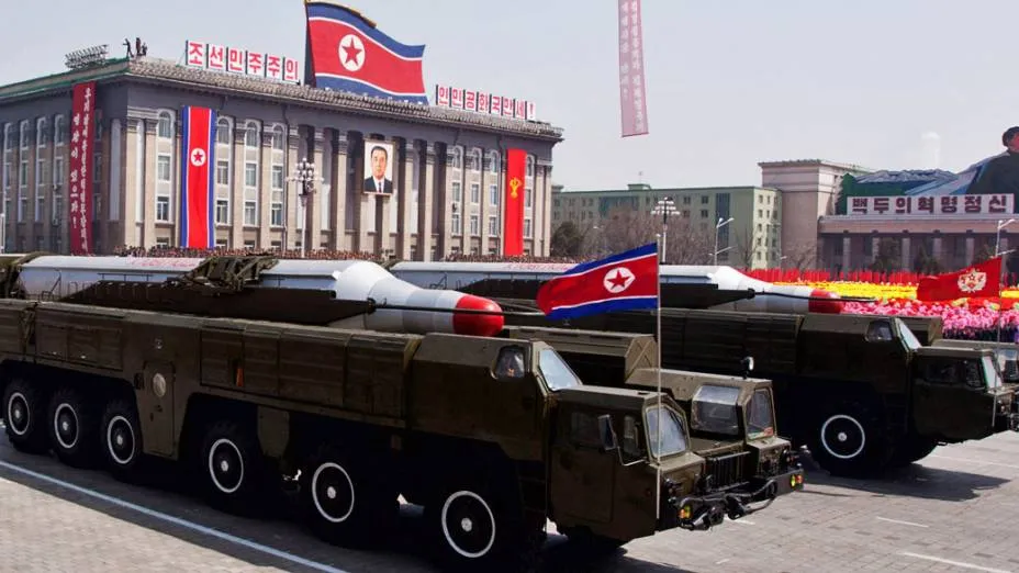 Misseis da Coreia do Norte mostrados em desfile militar - Foto: The Korean Times