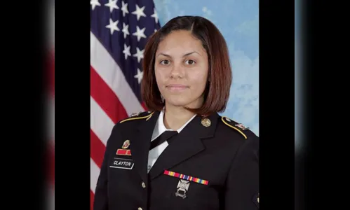 
							Fotógrafa militar de 22 anos capta momento da própria morte em explosão
						
						