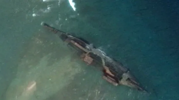 Suposto navio de 138 metros encontrado no Google Earth. (Foto: Reprodução/Google Earth)