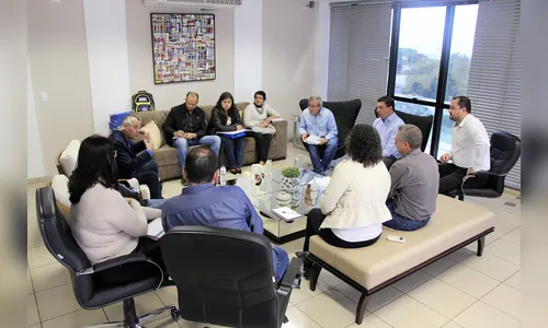 Prefeito recebe sindicato dos professores em Arapongas