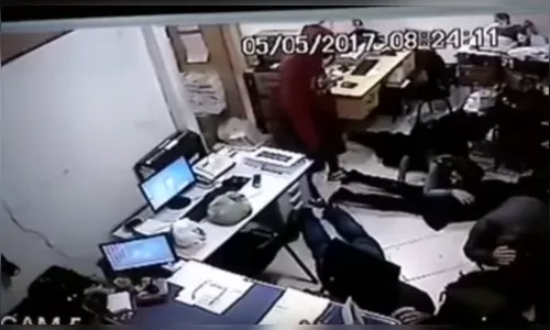 Câmeras registram assalto a empresa em Arapongas