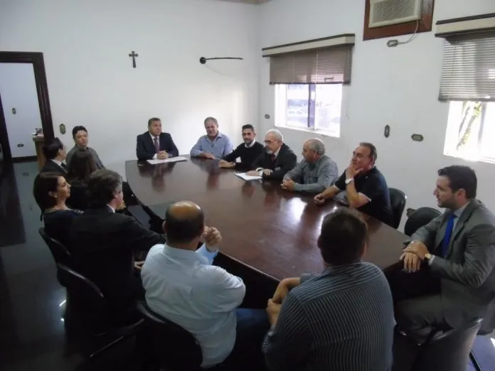 Reunião aconteceu na última sexta-feira, na prefeitura de Jandaia do Sul. Foto: Jandaia Online
