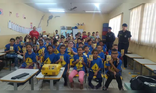 Alunos assistem palestra sobre educação no trânsito em Arapongas