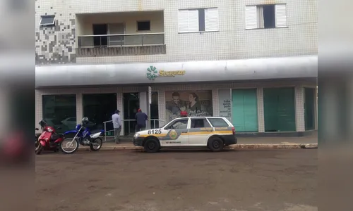 Dupla tenta assaltar cooperativa de crédito em Cambira