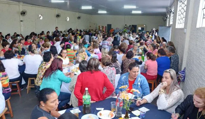  Chá em homenagem ao Dia das Mães reúne 300 mulheres no Pirapó - Foto: Sérgio Rodrigo