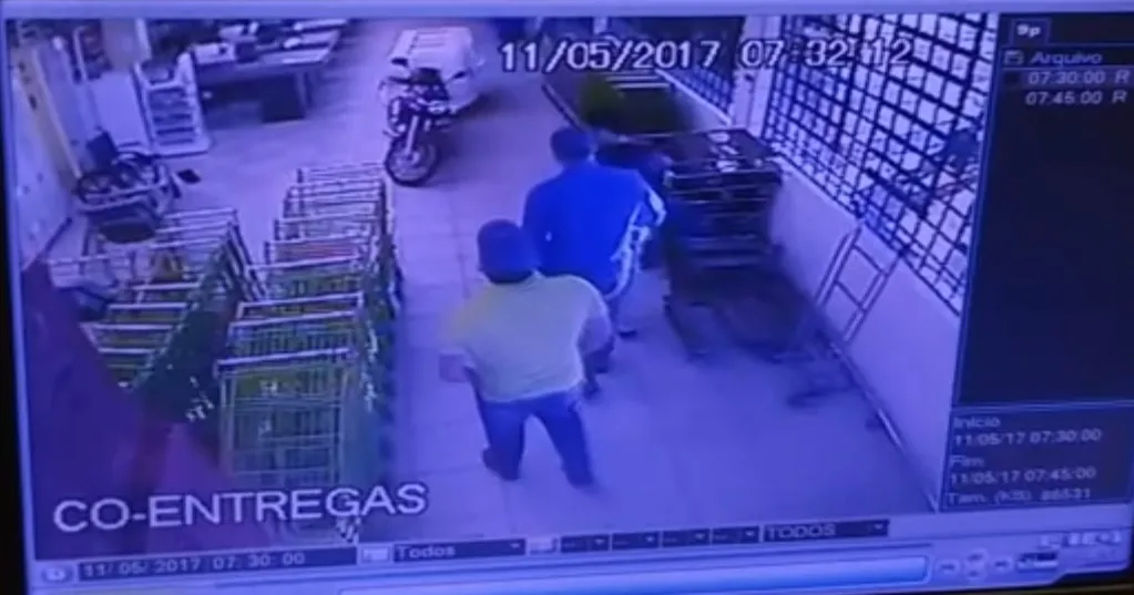 Câmeras de segurança do supermercado registraram o assalto. Foto: Reprodução