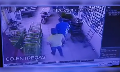 Trio assalta supermercado em Mauá da Serra