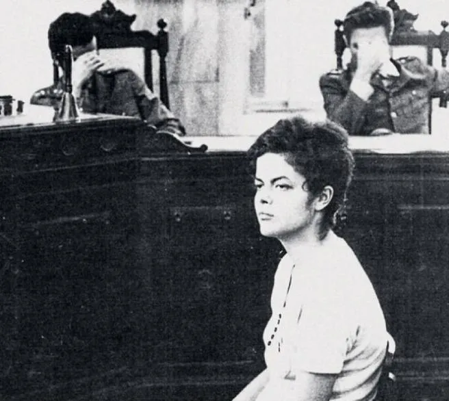 Dilma Rousseff em interrogatório na Auditoria Militar do Rio de Janeiro (RJ), no dia 17 de novembro de 1970. (Foto: Reprodução)