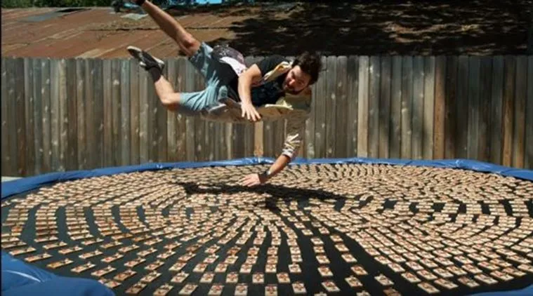 Momento do pulo sobre as 1000 ratoeiras -  Foto: The Slow Mo Guys / YouTube