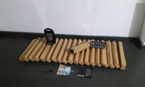 GM apreende 23 kg de maconha com rapaz e adolescente em Arapongas 