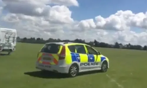 
							Homem rouba viatura, dá algumas voltas e policial fica sem reação; veja vídeo
						
						