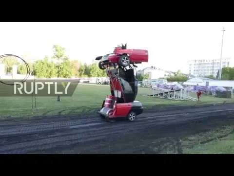 A base para o robô único é um carro comum da empresa Lada - Imagem - YouTube/Ruptly