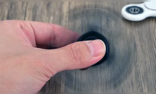 
							Conheça o Hand/Fidget Spinner, o brinquedo anti-stress que é a febre do momento 
						
						