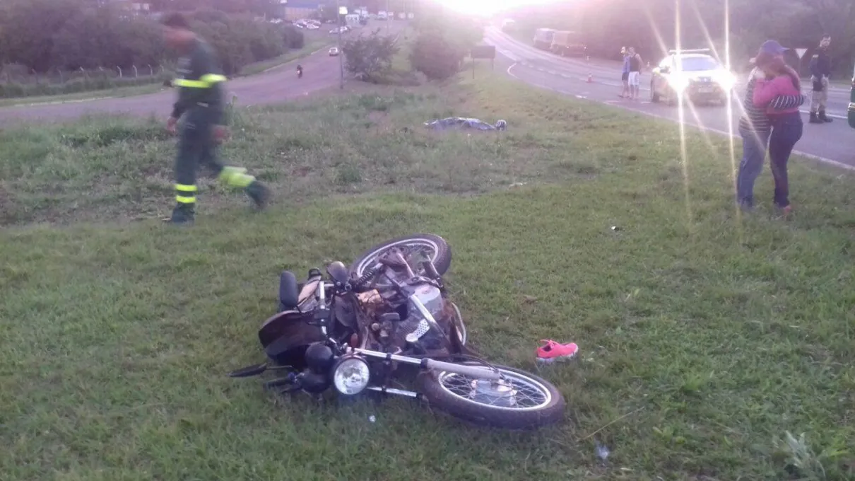 Piloto da moto e sua filha de 22 anos morreram no local do acidente - Foto - PRF