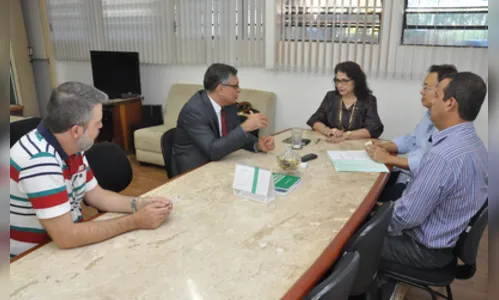 UEL e Receita Federal definem cooperação para atender população de baixa renda