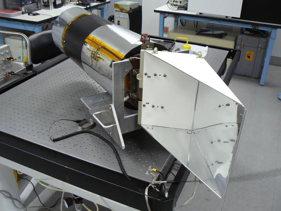 O LRO é um sistema com três câmeras montadas em uma nave espacial - Foto - Malin Sistemas de Ciência Espacial / Arizona State University
