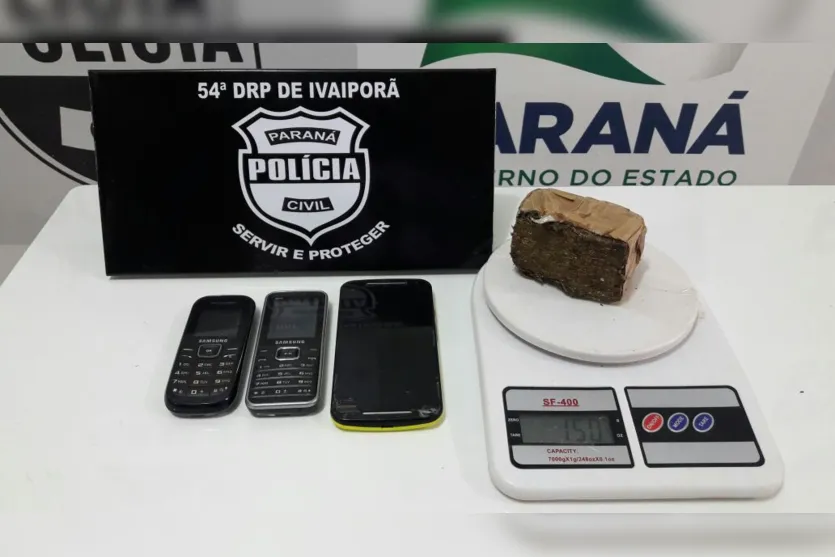  Os policiais aprenderam 150 gramas de maconha na casa do detido (Foto/Divulgação) 