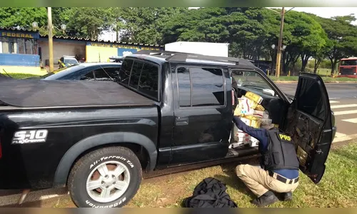 PRF apreende caminhonete com 20 mil carteiras de cigarro em Jandaia do Sul