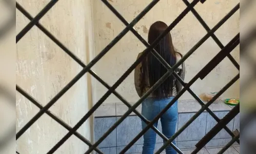 Jovens são presas tentando entrar com drogas na cadeia