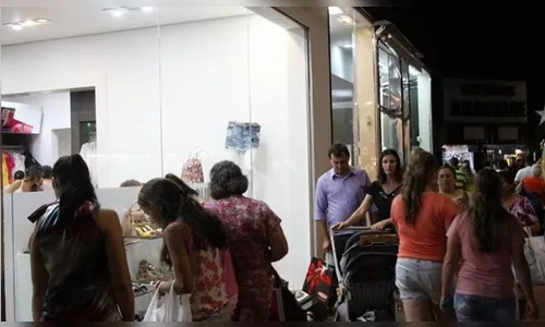 Comércio fica aberto até as 21h nesta quinta e sexta em Arapongas