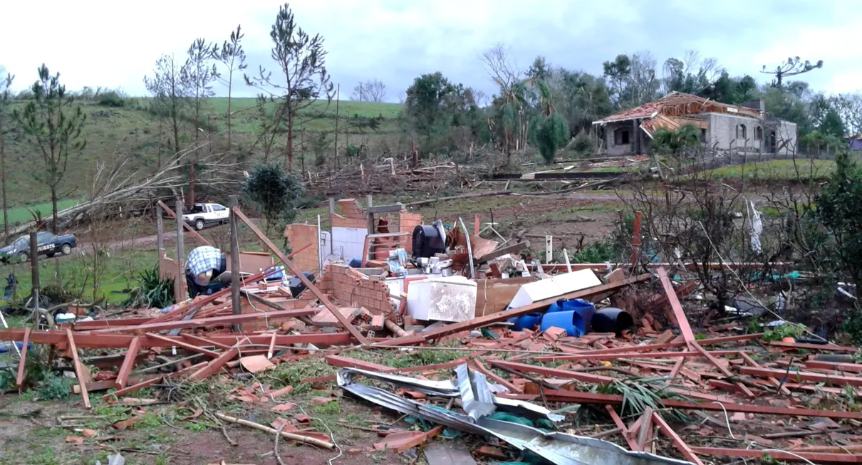 Destruição provocada pela chuva no Paraná - Foto: AEN
