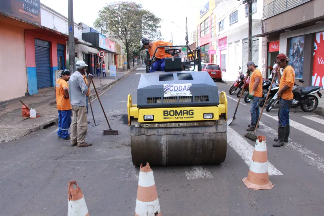 Tapa-buracos atendeu as principais ruas centrais de Arapongas. (Foto - reprodução/assessoria de imprensa)