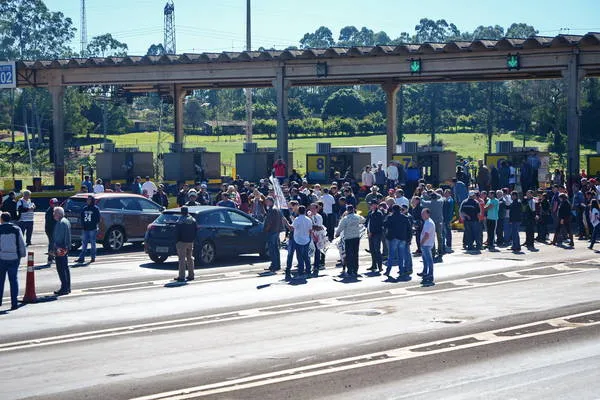 Grupo pede a isenção da tarifa do pedágio aos moradores de Rolândia e Arapongas. (Foto: Sérgio Rodrigo)