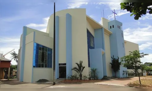 Bandidos assaltam secretaria de igreja em Arapongas