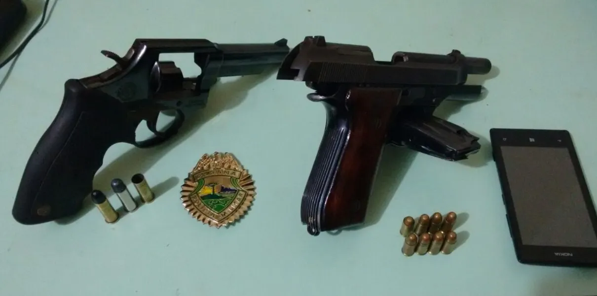 Armas apreendidas com os assaltantes -  Foto: Reprodução