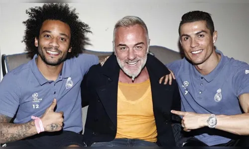
							O luxuoso estilo de vida de Gianluca Vacchi, o quase cinquentão galã do Instagram
						
						