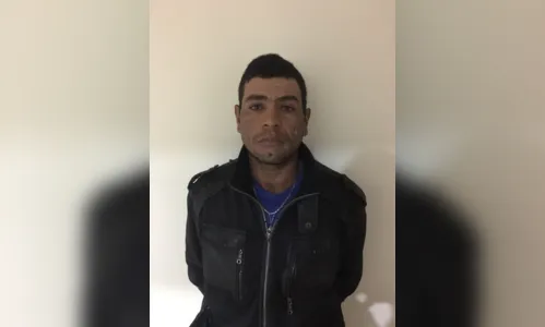 
							Polícia prende homem com 10 pinos de cocaína em Faxinal
						
						