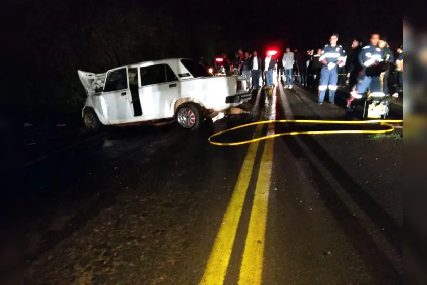  A colisão ocorreu entre os municípios de Jardim Alegre e Lidianópolis, por volta das 19h30 (Foto/54ª DRP) 