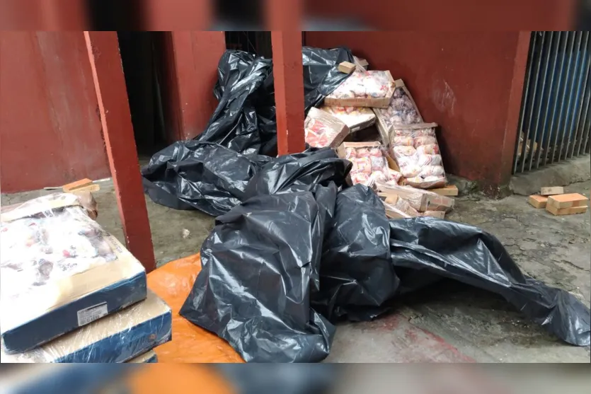  Produtor roubada estava coberta por lona - Foto - Divulgação - Polícia Civil do Paraná 