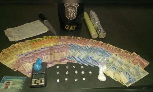 Trio é preso em casa abandonada usada para tráfico de drogas