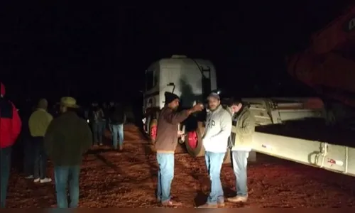 Manifestantes impedem novo bloqueio de estrada que desvia o pedágio em Arapongas