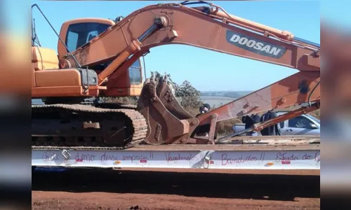 
							Manifestantes impedem novo bloqueio de estrada que desvia o pedágio em Arapongas
						
						