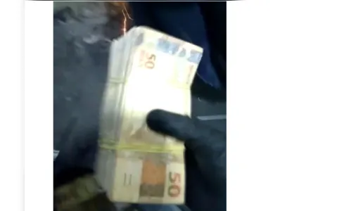 
							Ladrões de banco filmam ação e vídeo viraliza na internet
						
						