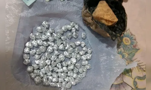 Homem é preso com mais de 100 pedras de crack em Arapongas